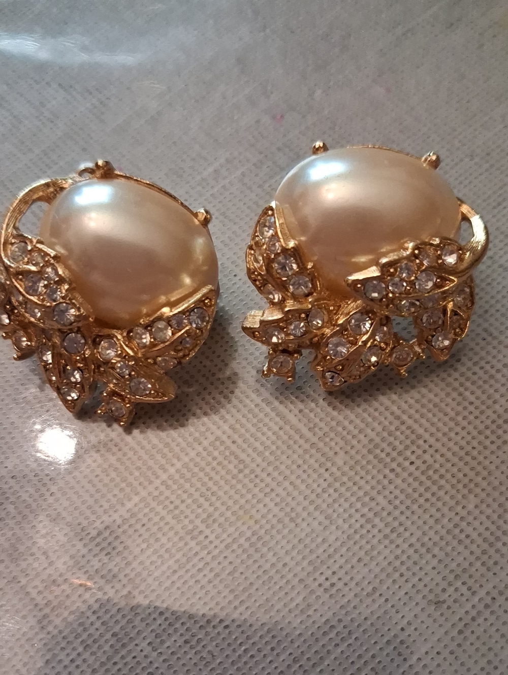 Elegant Vintage Gold-tone Pearl and Rhinestone Cluster Clip-On Earrings